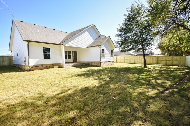 Building Photo - 4BR/2BA Farmington Home!