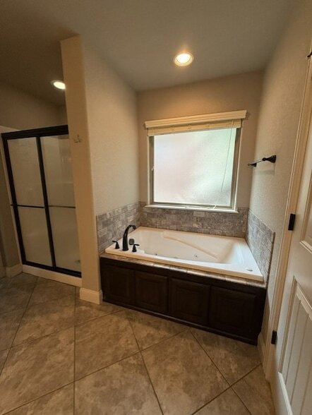 Building Photo - 5 Knighton Dr