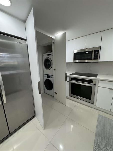 Building Photo - 1915 Brickell Ave