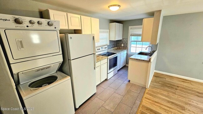 Building Photo - 802 Forrest Ave