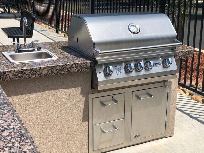 Building Photo - 2348 Pinedale Ave