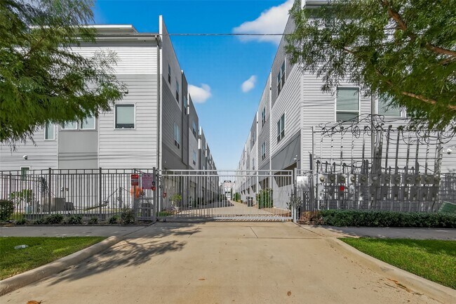 Building Photo - 1735 Eado Point Ln