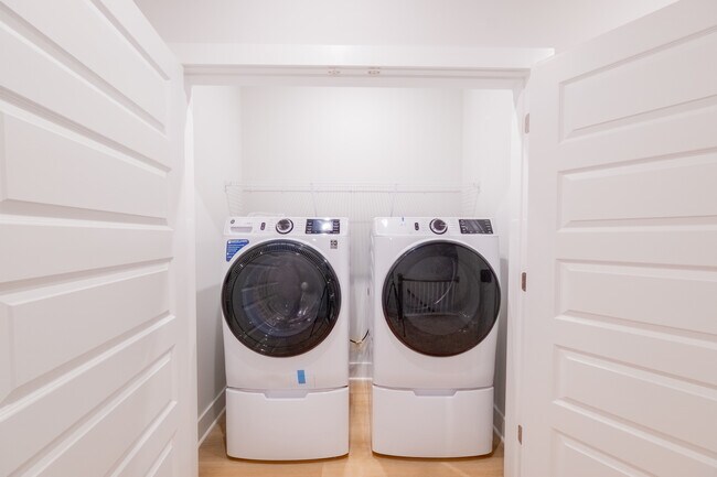 Building Photo - 10118 Virginia Blvd