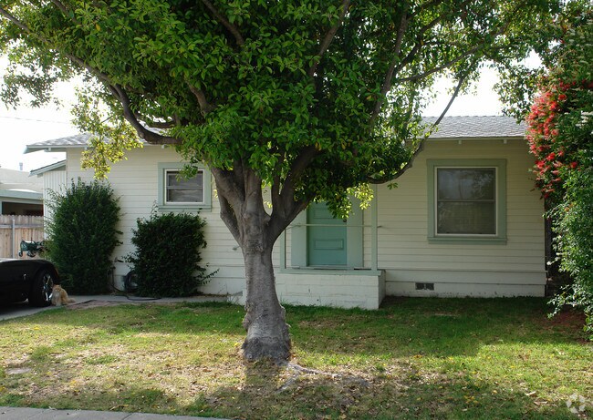 Building Photo - 81-85 S Santa Rosa St