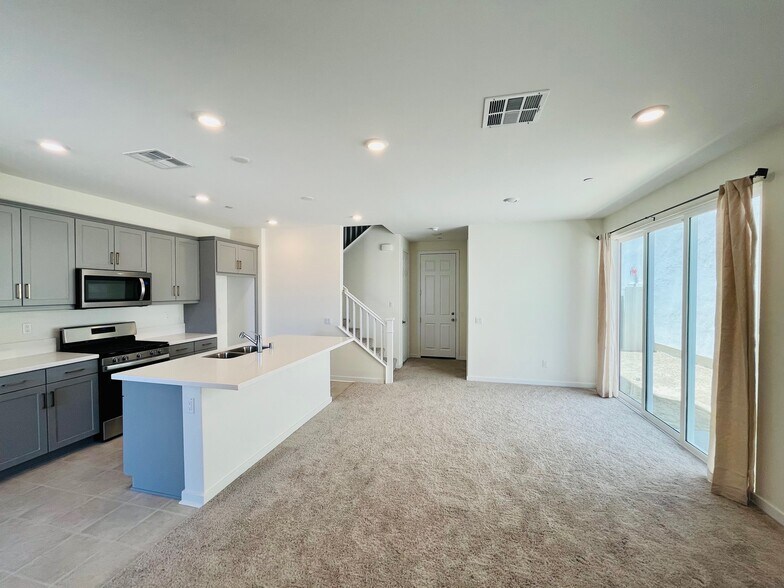 Building Photo - 27019 Evening Sky Plz