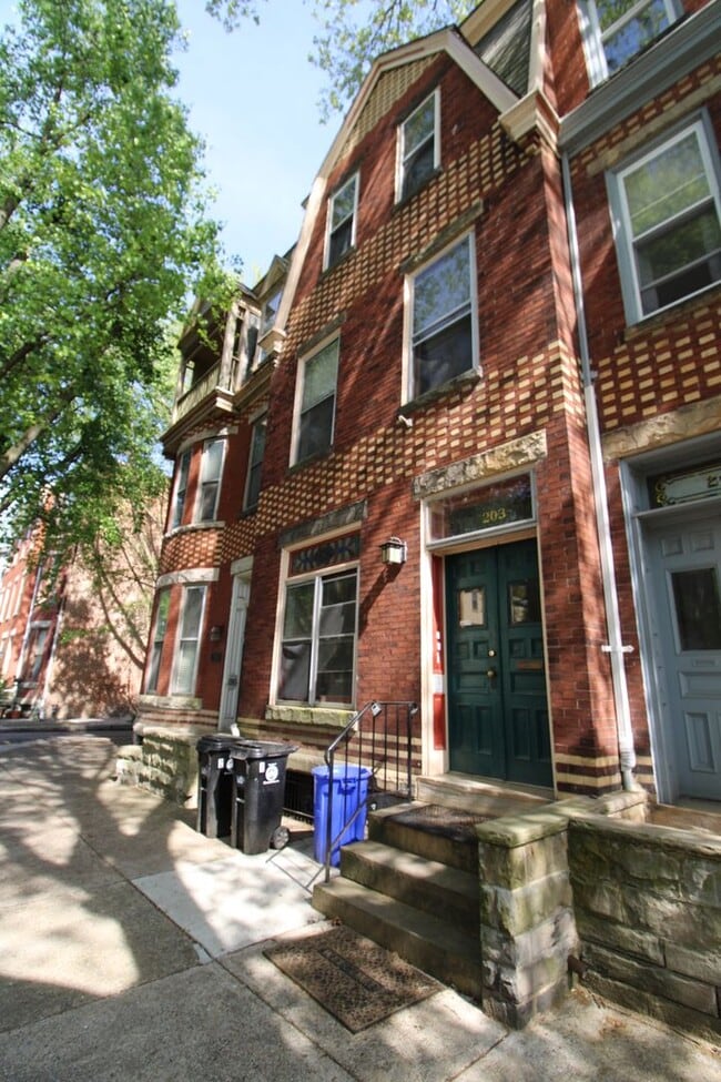 Building Photo - 203 Hamilton St