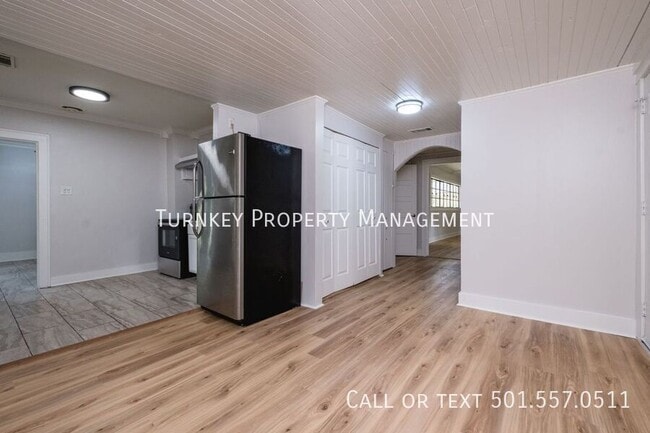 Building Photo - 324 N Jackson St