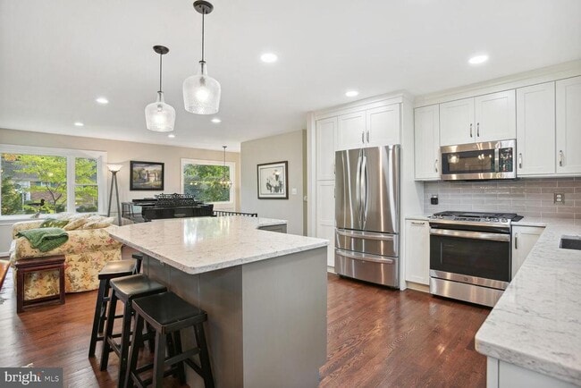 Building Photo - 6542 Hitt Ave