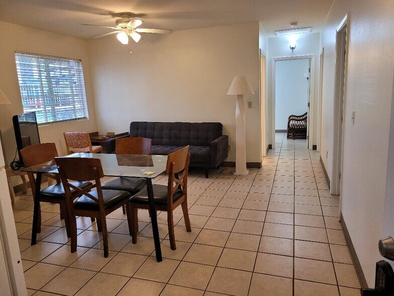 Building Photo - 2214 Aloha Dr