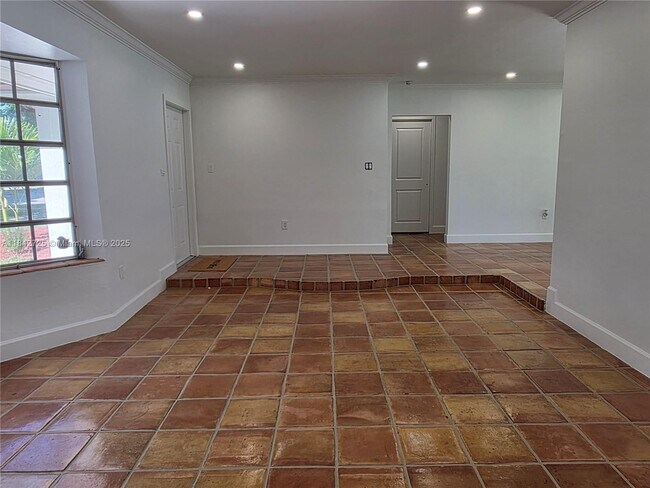 Building Photo - 13920 Kendale Lakes Blvd