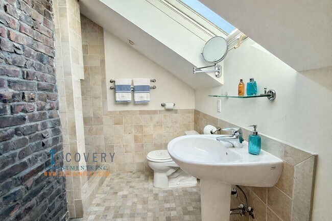 Building Photo - Panoramic Hill Estate with Sweeping Views