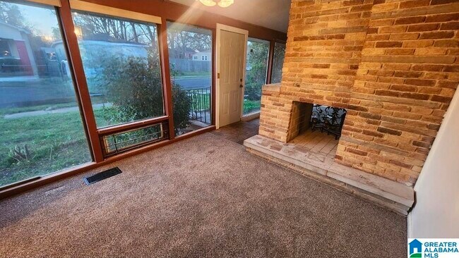 Building Photo - 1319 Court R