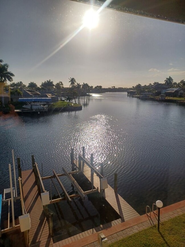 Building Photo - 5605 SW 12th Ave