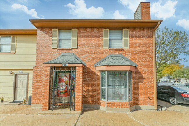 Building Photo - 9217 Carousel Ln