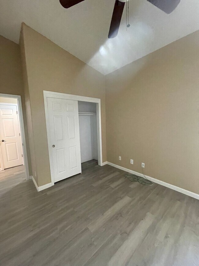 Building Photo - MOVE-IN READY – THIS ONE WILL GO FAST!