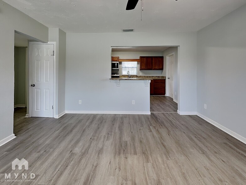 Building Photo - 4307 Sky Line Dr