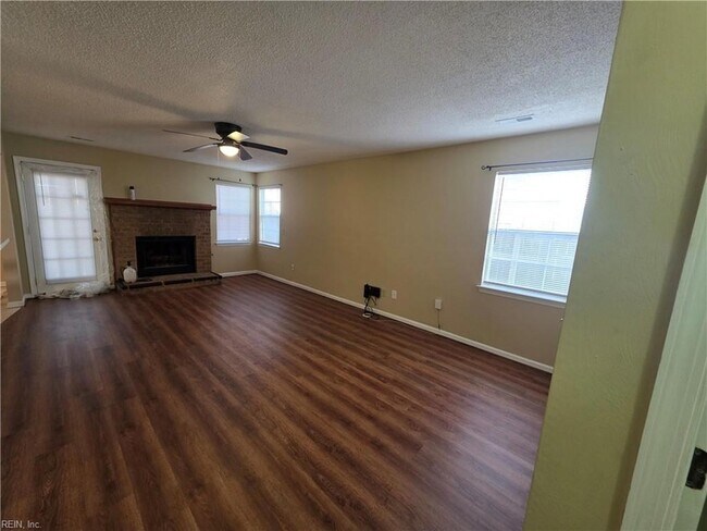 Building Photo - 1460 Berkshire Dr