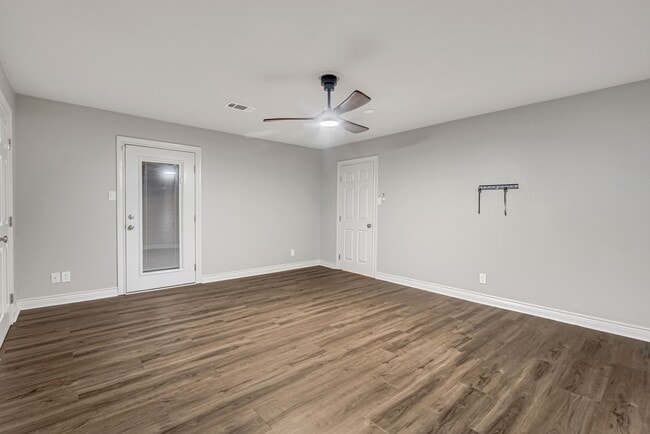 Building Photo - 4702 Spring Ln