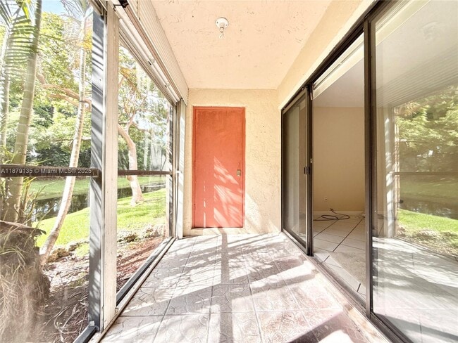 Building Photo - 227 Lakeview Dr