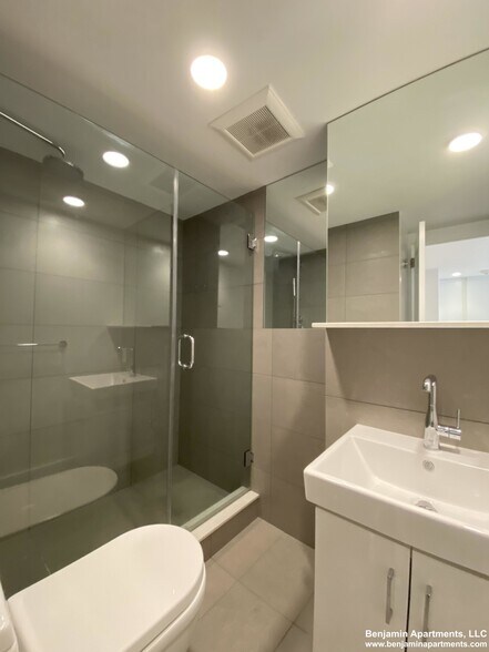 Building Photo - 334 Harvard St