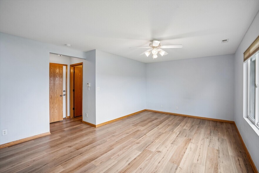 Building Photo - 505 SE Crabapple Dr