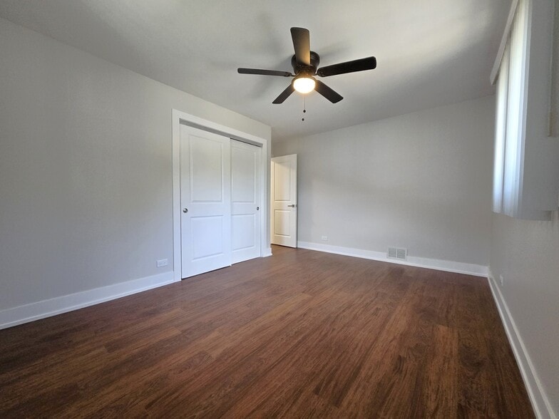Building Photo - 1002 E Callero Cir