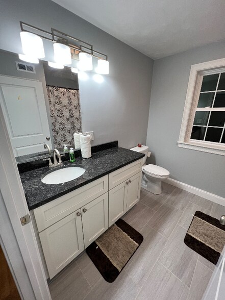 Building Photo - 158B Beacon St