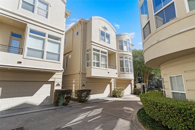 Building Photo - 1515 Hyde Park Blvd