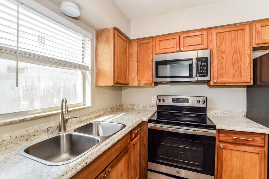 Building Photo - 670 Hibiscus Rd