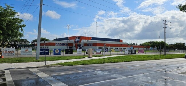 Building Photo - 1181 SE 1st Ave