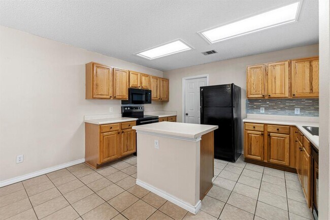 Building Photo - 1704 Matagorda Dr
