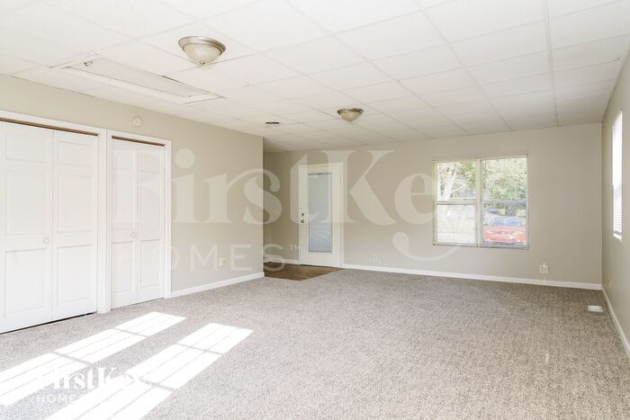 Building Photo - 3560 Bradford Dr
