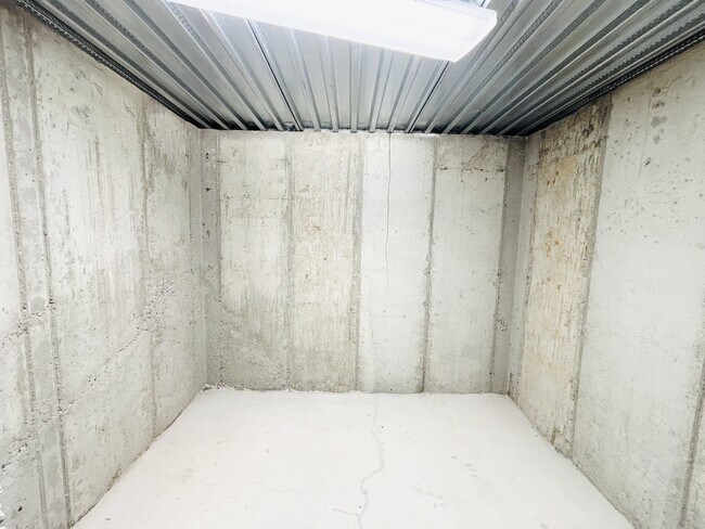 Building Photo - 1094 1825 W