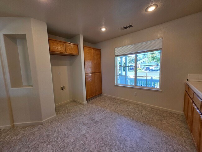 Building Photo - Single Story home in Sylvan Schools!