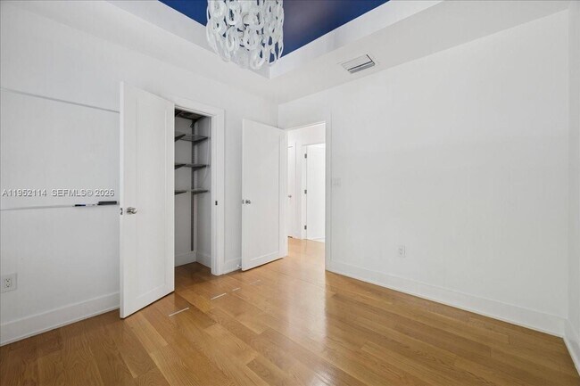 Building Photo - 2910 Calusa St