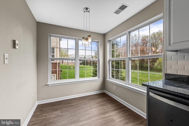 Building Photo - 303 Tall Pines Ct