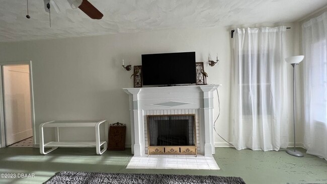 Building Photo - 255 Lexington Dr