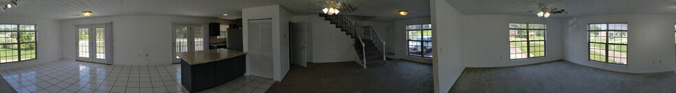 Building Photo - 1607 Meadow Spring Dr