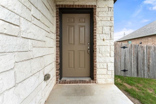 Building Photo - 633 Weizenbock Ln