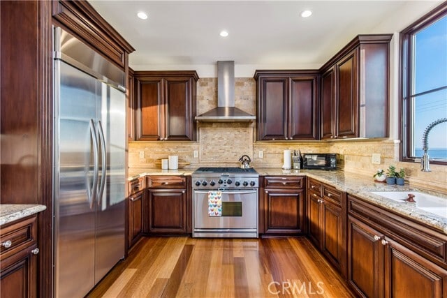 Building Photo - 320 33rd St