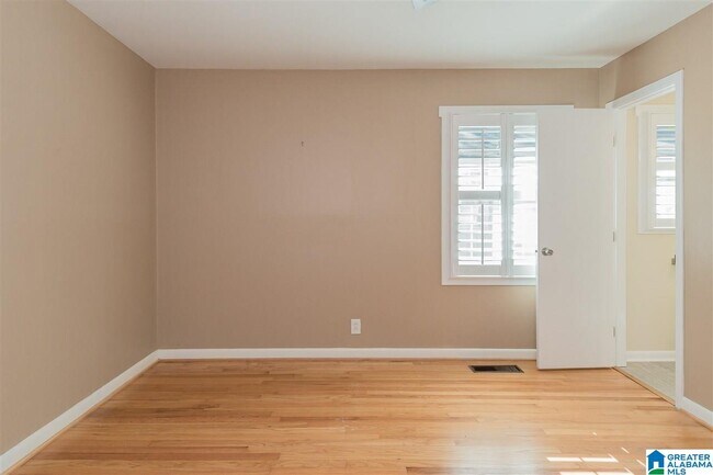 Building Photo - 615 Broadway St