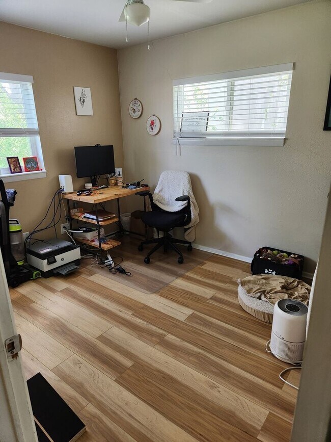 Building Photo - Charming 3BR House in University Hills