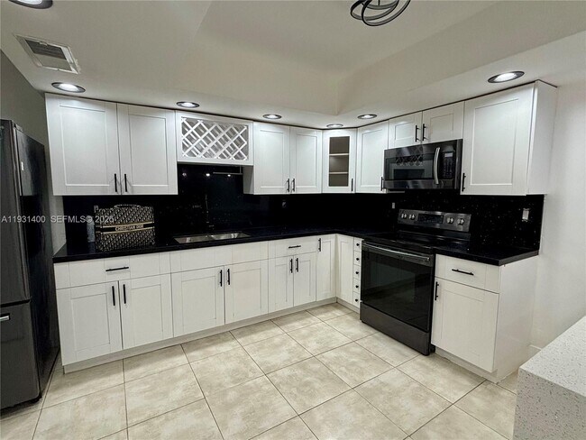 Building Photo - 8561 Claridge Dr