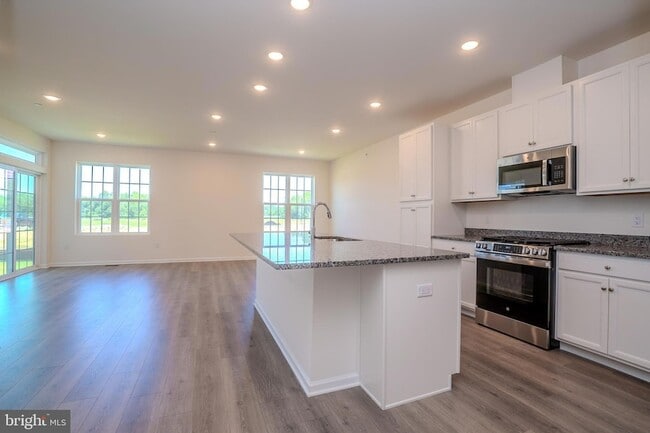 Building Photo - 3403 Jordan Dr
