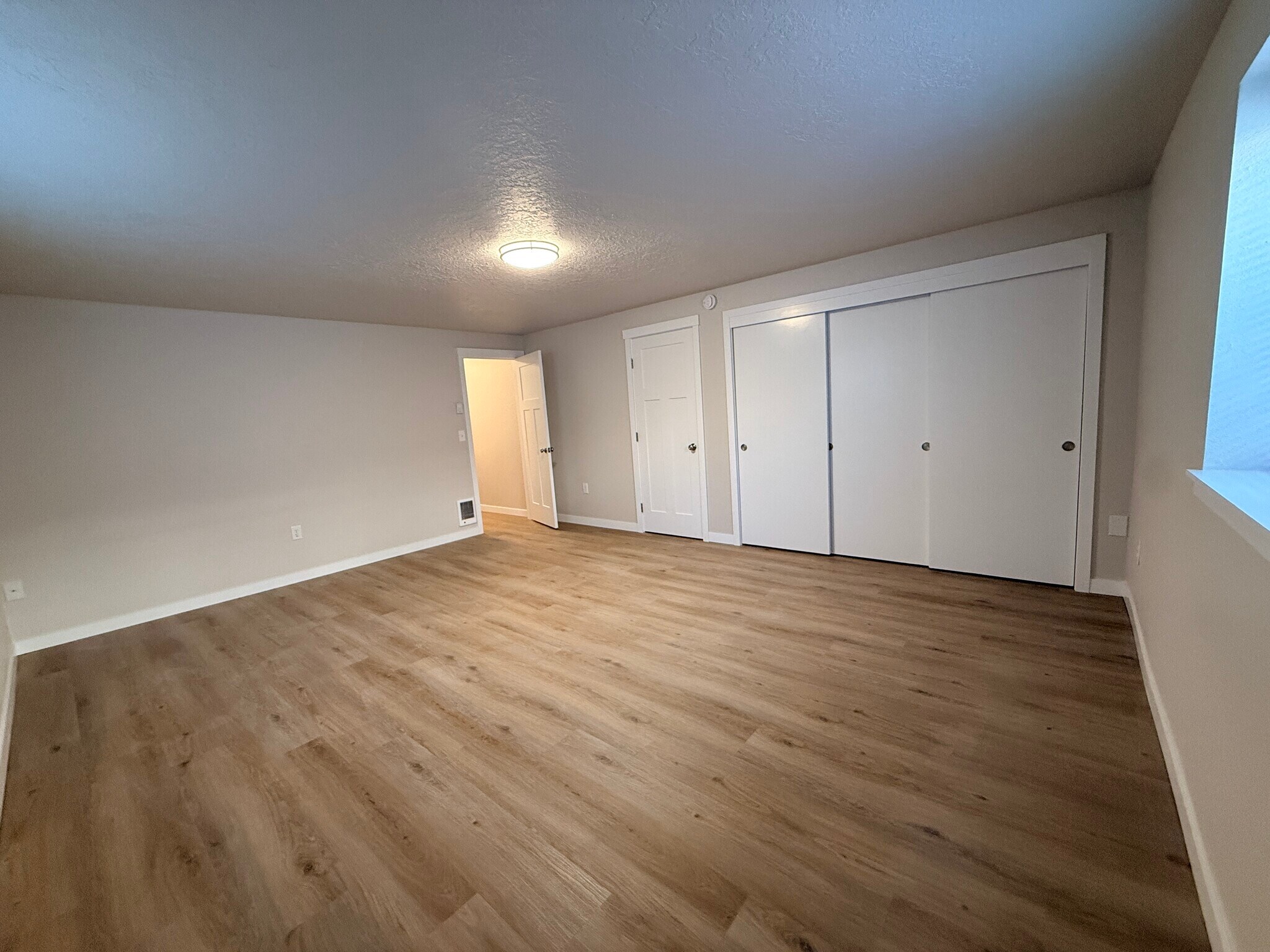 Building Photo - 5225 Springcrest Dr S