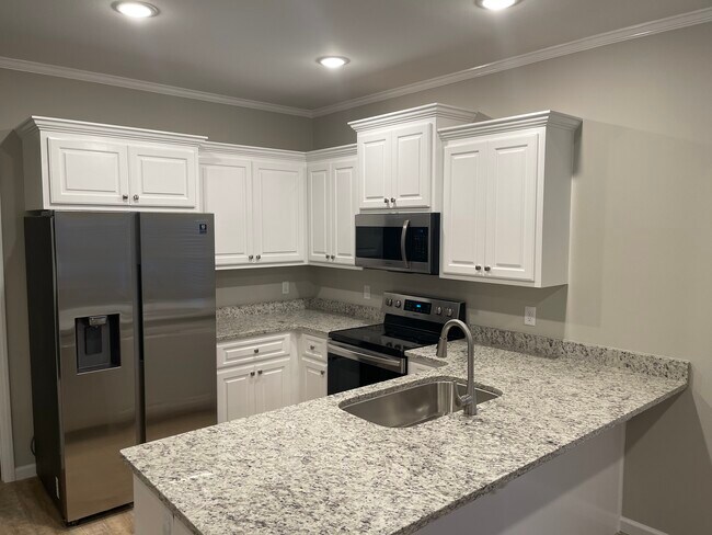 Kitchen - 704 Mill St