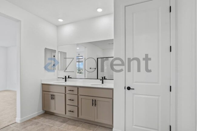 Building Photo - 3284 Oak Trl Dr