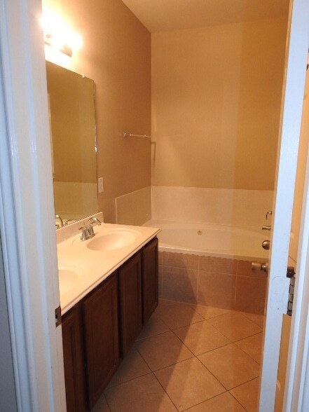 Building Photo - 25107 Hazel Ranch Dr