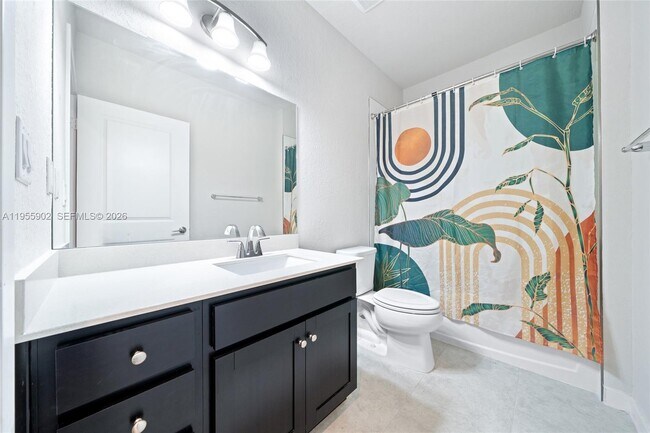 Building Photo - 1050 W Davis Pkwy