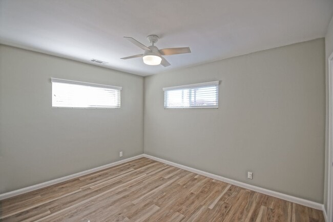 Building Photo - NEWLY REMODELED, SPLIT-LEVEL 3BR2BA DUPLEX...